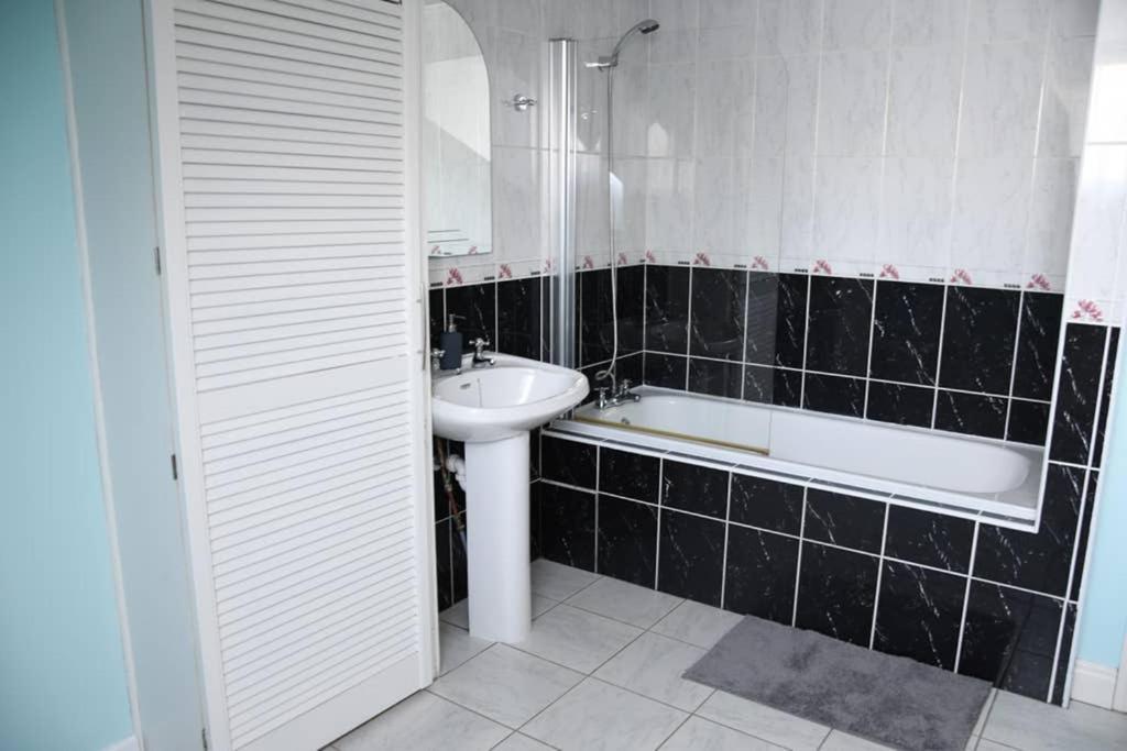 Whitehead Holiday Cottage Kültér fotó